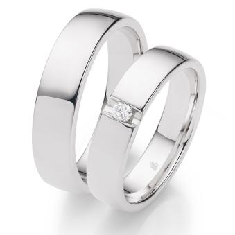 Eheringe aus Weißgold mit polierter Oberfläche und einem Diamant