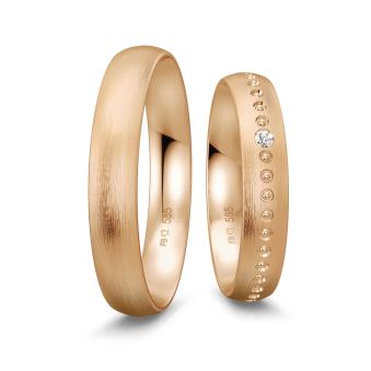 Längsmatte Eheringe aus Rosègold mit Diamanten und Millgriff Muster