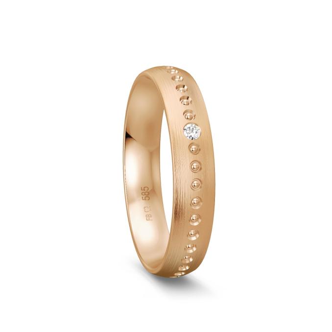 Längsmatter Ehering aus Rosègold mit Diamanten und Millgriff Muster