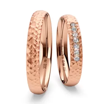 Rotgold Eheringe mit Hammerschlag und 7 Labor-Diamanten