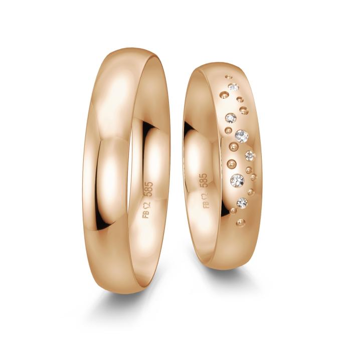 Polierte Trauringe aus Roségold mit Diamanten im Sternenhimmel Design