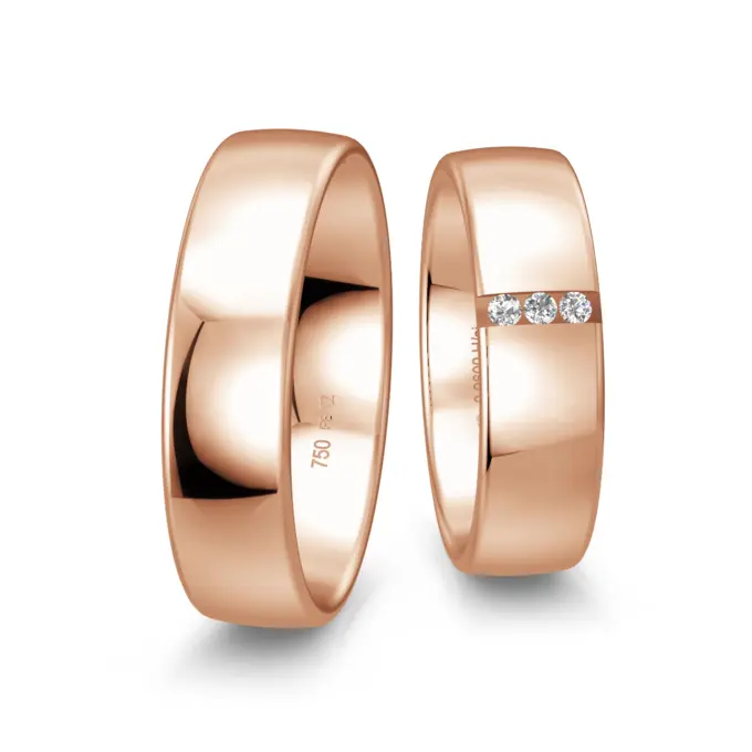 Breite polierte Rotgold Eheringe mit drei Diamanten in 6 mm