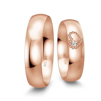 Polierte Eheringe aus Rotgold mit Diamanten und Herzmuster