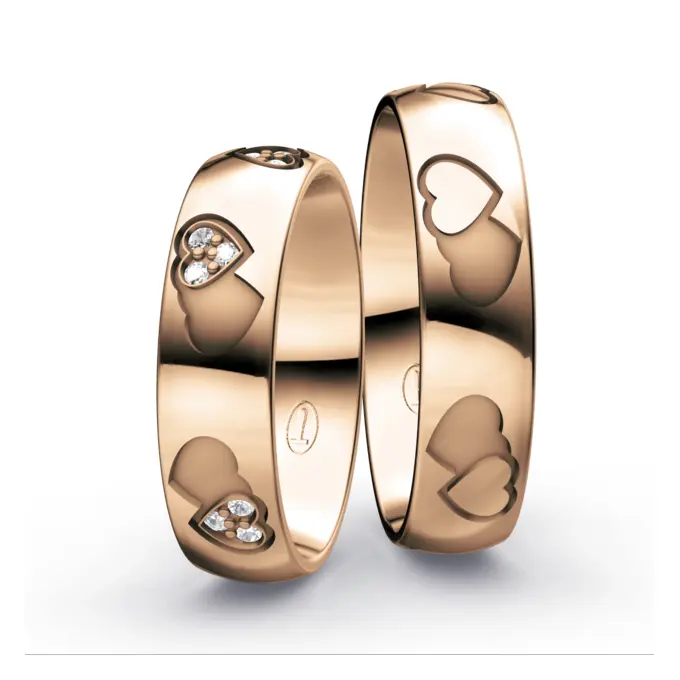 Eheringe aus Rotgold mit Herzchen-Muster und 18 Diamanten