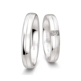 Trauringe aus Silber mit Rille und Labor Diamant in 0,05 Karat Vertiefung