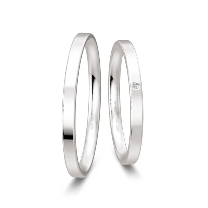 Polierte schmale Silber Eheringe mit Labor Diamanten