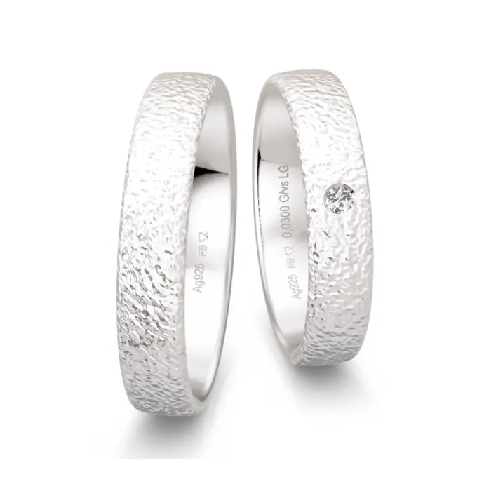 Eheringe aus Silber 925 in strukturierter Oberfläche mit Labor Diamanten