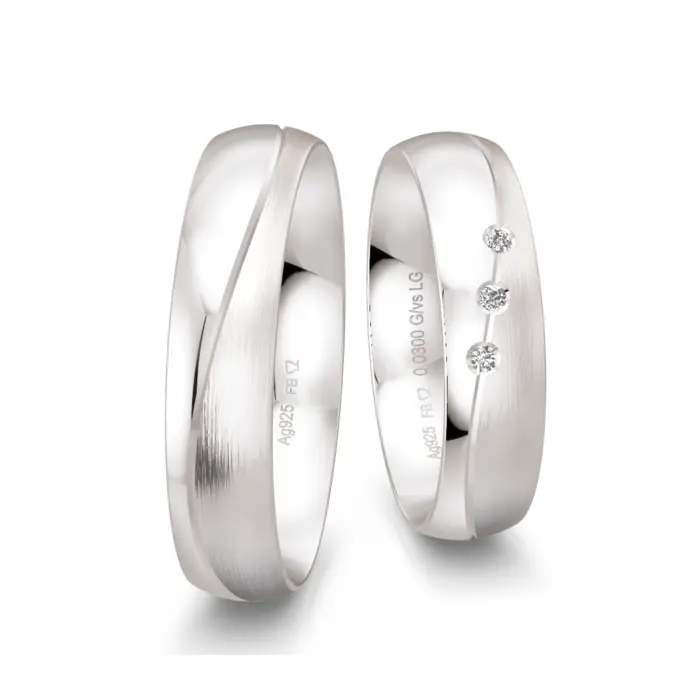 Eheringe aus Silber 925 mit drei Labor Diamanten in zwei Oberflächen