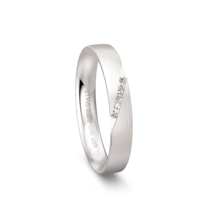 Längsmattierter 925er Silber Trauring mit 5 Labor Diamanten in schräger Rille