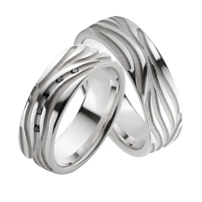 Eheringe aus rhodiniertem Silber 925 mit 5 schwarzen Diamanten und Muster