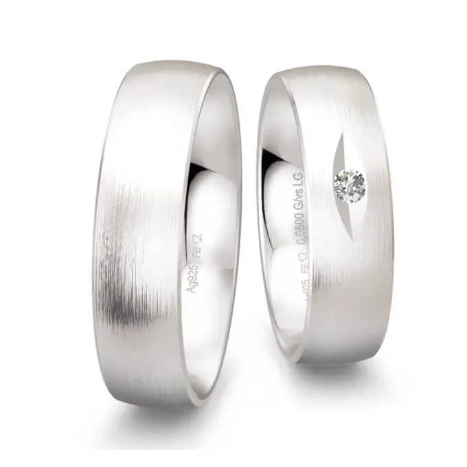 Trauringe aus mattem 925er Silber mit Labor Diamanten in elliptischer Rille