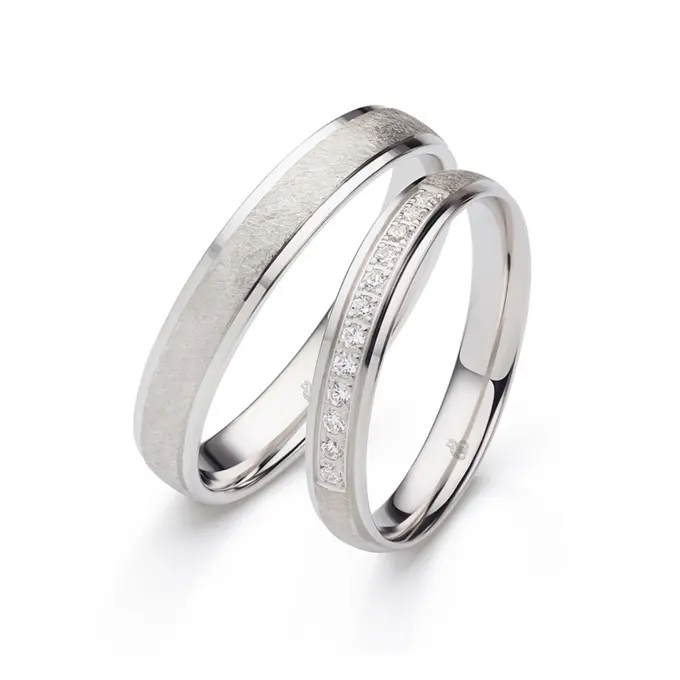 Eheringe aus rhodiniertem Silber 925 kratzmatt mit 12 Zirkonia
