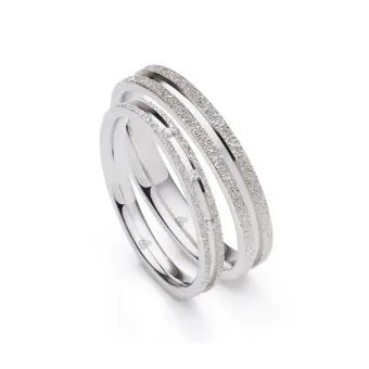 Eheringe aus rhodiniertem Silber 925 mit Zirkonia im Kanal und Strukturierung