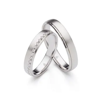 Mattierte Eheringe aus rhodiniertem Silber 925 mit Band aus Zirkonia