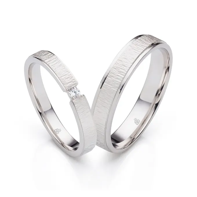 Eheringe aus rhodiniertem Silber 925 mit Zirkonia und Strukturierung