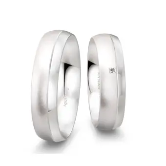 Gerundete sandmatte Trauringe aus Silber 925 mit Labor Diamanten