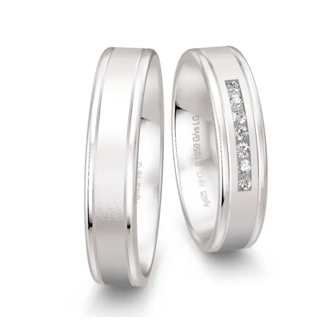 Sandmatte Trauringe aus Silber 925 mit Labor Diamanten in Kanalfassung