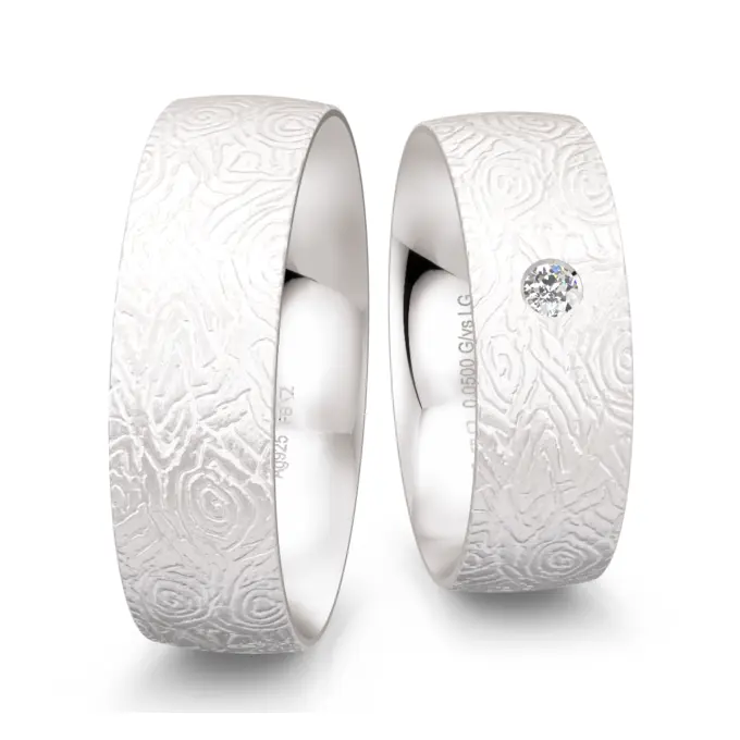 Eheringe aus Silber 925 mit 0,05 Karat Labor Diamanten und Maserung