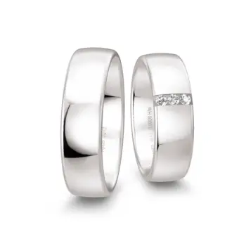 Breite Silber 925 Eheringe mit polierter Oberfläche und drei Diamanten
