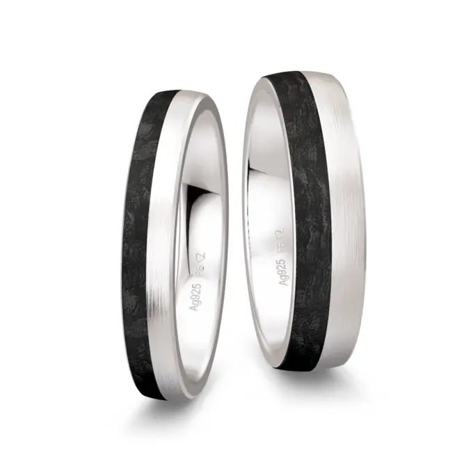 Einmalige 925er Silber Trauringe mit Carbonstreifen in zwei Breiten