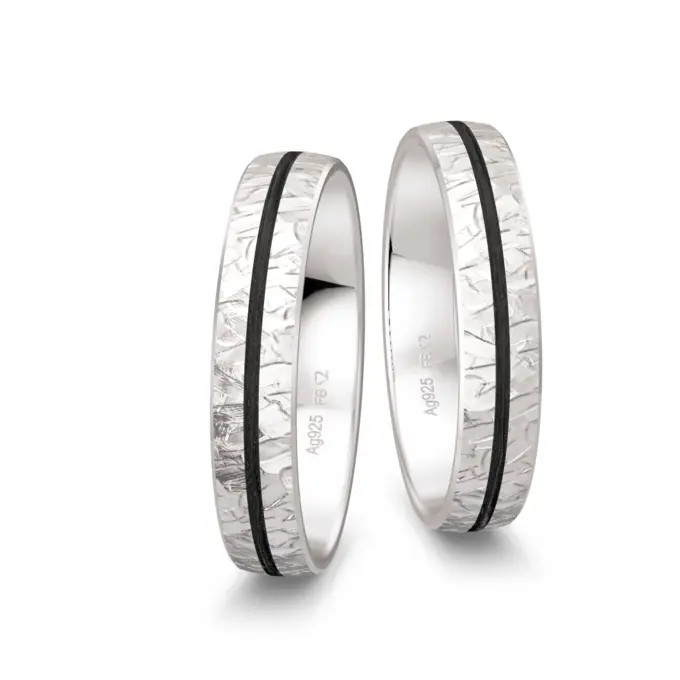 Strukturierte Silber 925er Trauringe mit Carbonstreifen