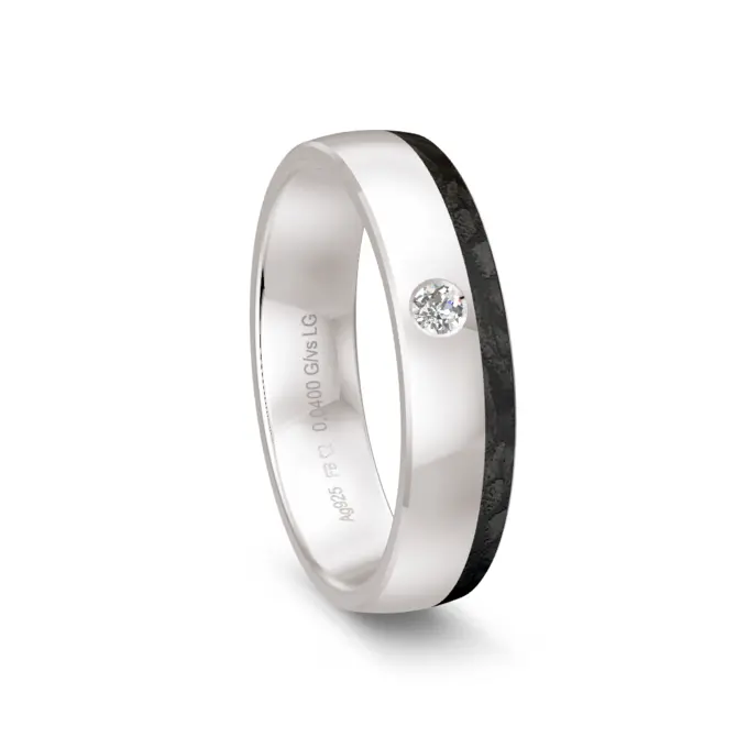 polierter Silber 925er Trauring mit Carbonstreifen und 0,04 Karat Labor Diamanten