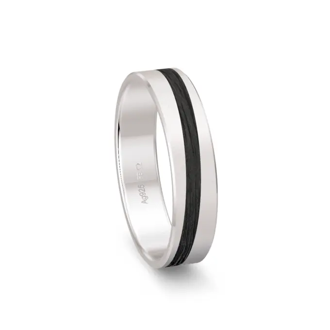 Sandmattierter 925er Trauring mit geschwungenem Streifen aus Carbon