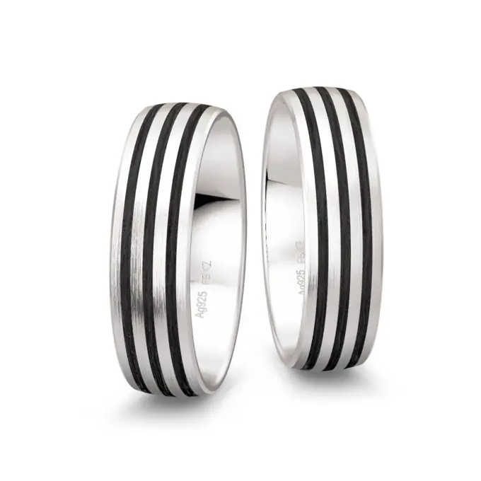 Matte Silber 925er Trauringe mit drei parallelen Carbonstreifen
