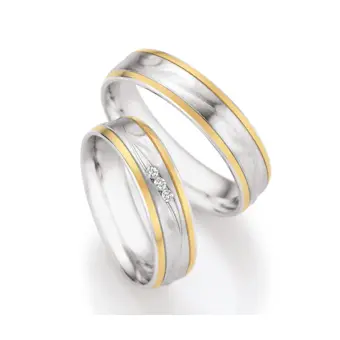 Polierte strukturierte Silber Trauringe mit Goldstreifen und integrierten Diamanten