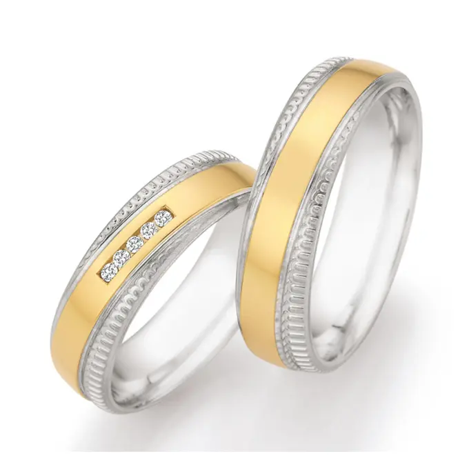 Silber & Gelbgold Trauringe mit strukturierten Rändern und Diamanten