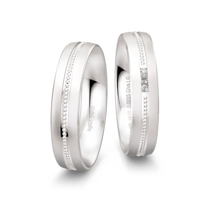 Sandmatte 925er Silber Trauringe mit mittigem Millgriff Design und Labor-Diamanten