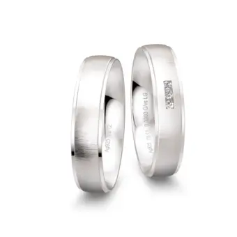 925er Silber Trauringe mit abgestuften Rändern und drei weißen Labor-Diamanten