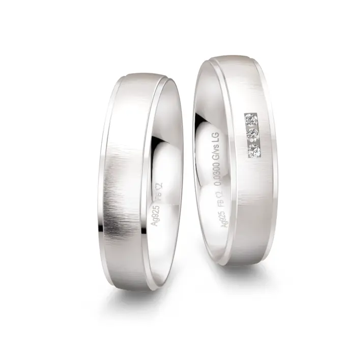 925er Silber Trauringe mit abgestuften Rändern und drei weißen Labor-Diamanten