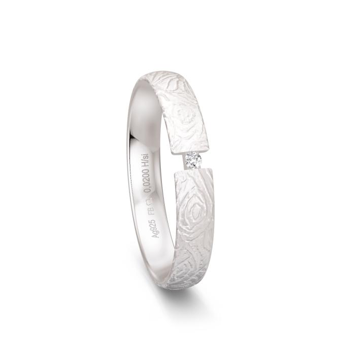 Silber 925 Ehering mit matter Strukturierung und Diamant in Spannfassung