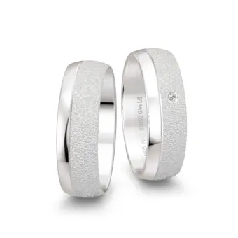 925er Silber Trauringe in Strukturierung und Polierung mit Labor-Diamanten