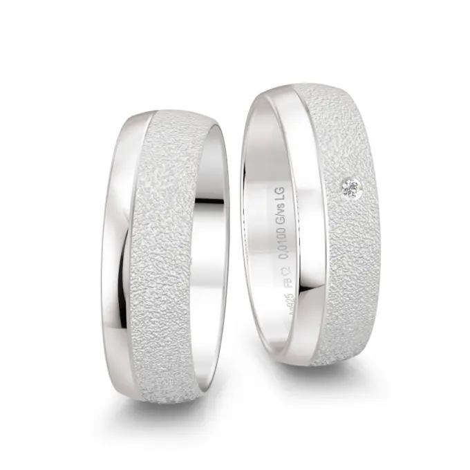 925er Silber Trauringe in Strukturierung und Polierung mit Labor-Diamanten