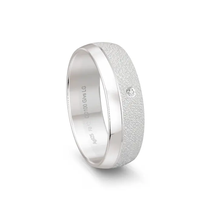 925er Silber Trauring in Strukturierung und Polierung mit Labor-Diamanten