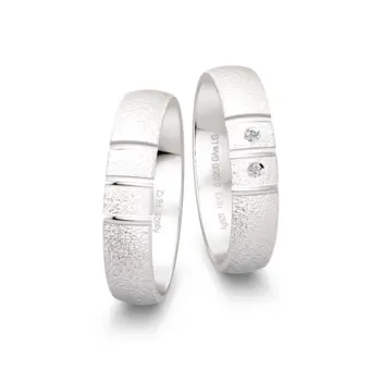 925er Silber Trauringe mit polierter Strukturierung und 2 Labor-Diamanten