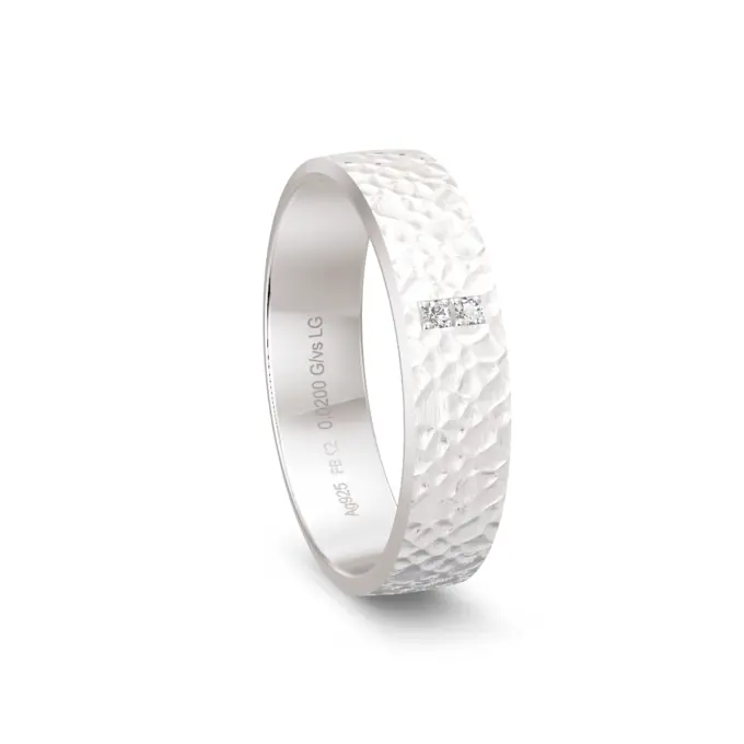 Strukturierter 925er Silber Trauring mit zwei Labor-Diamanten außen flach