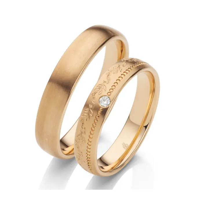 Matte Sommergold Eheringe mit Diamanten und blumigem Muster im Damenring