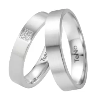 Schmale flache Edelstahl Eheringe mit 4 Diamanten als Quadrat