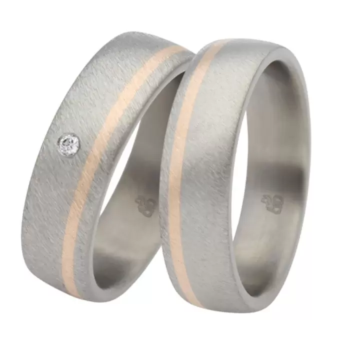 Gebürstete Titan Eheringe mit Roségold-Streifen und Labor-Diamanten