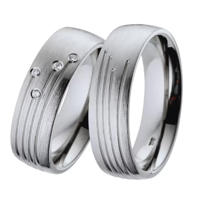 Mattierte Eheringe mit Linien-Muster mit 4 Diamanten
