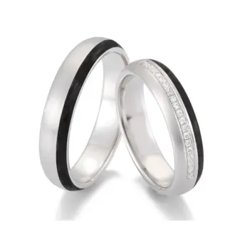 Eheringe aus Platin mit seitlichem Carbonstreifen und 20 Diamanten in Kanalfassung