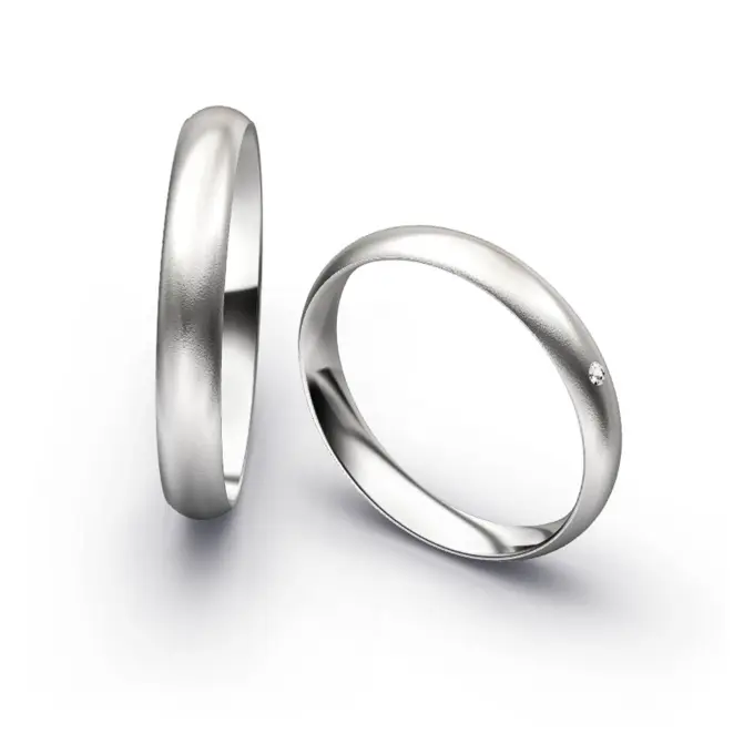 Aufnahme von schlichten sandmatten Trauringen aus Weissgold mit Diamanten mit 3,5 mm Breite 