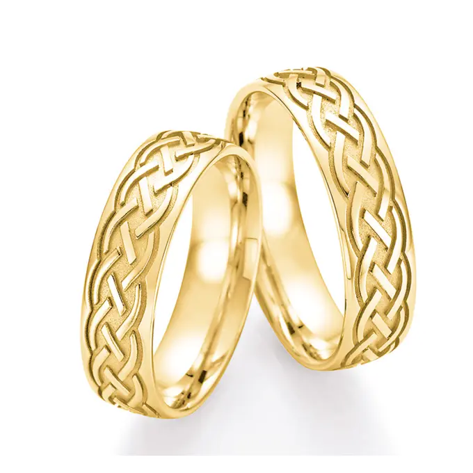 Eheringe aus Gelbgold mit keltischem poliertem Muster