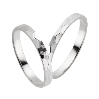 Markante Weissgold Eheringe mit geometirschem Muster und Diamanten 8926945