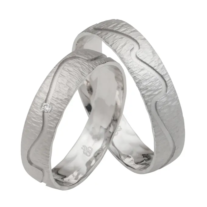 Besondere Weissgold Eheringe mit Diamanten und strukturierter Oberfläche 8926961