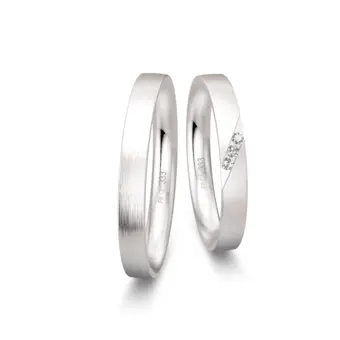 Längsmatte schmale Weißgold Eheringe mit 3 Diamanten
