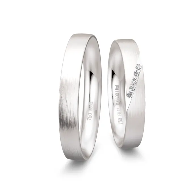 Matte Weißgold Eheringe mit 5 weißen Diamanten in schräger Rille